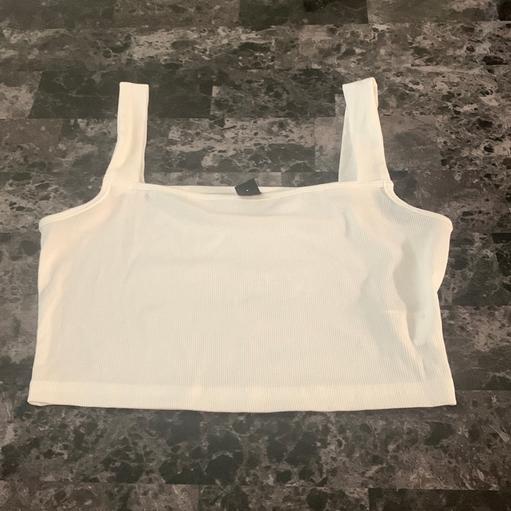 Medium white crop top